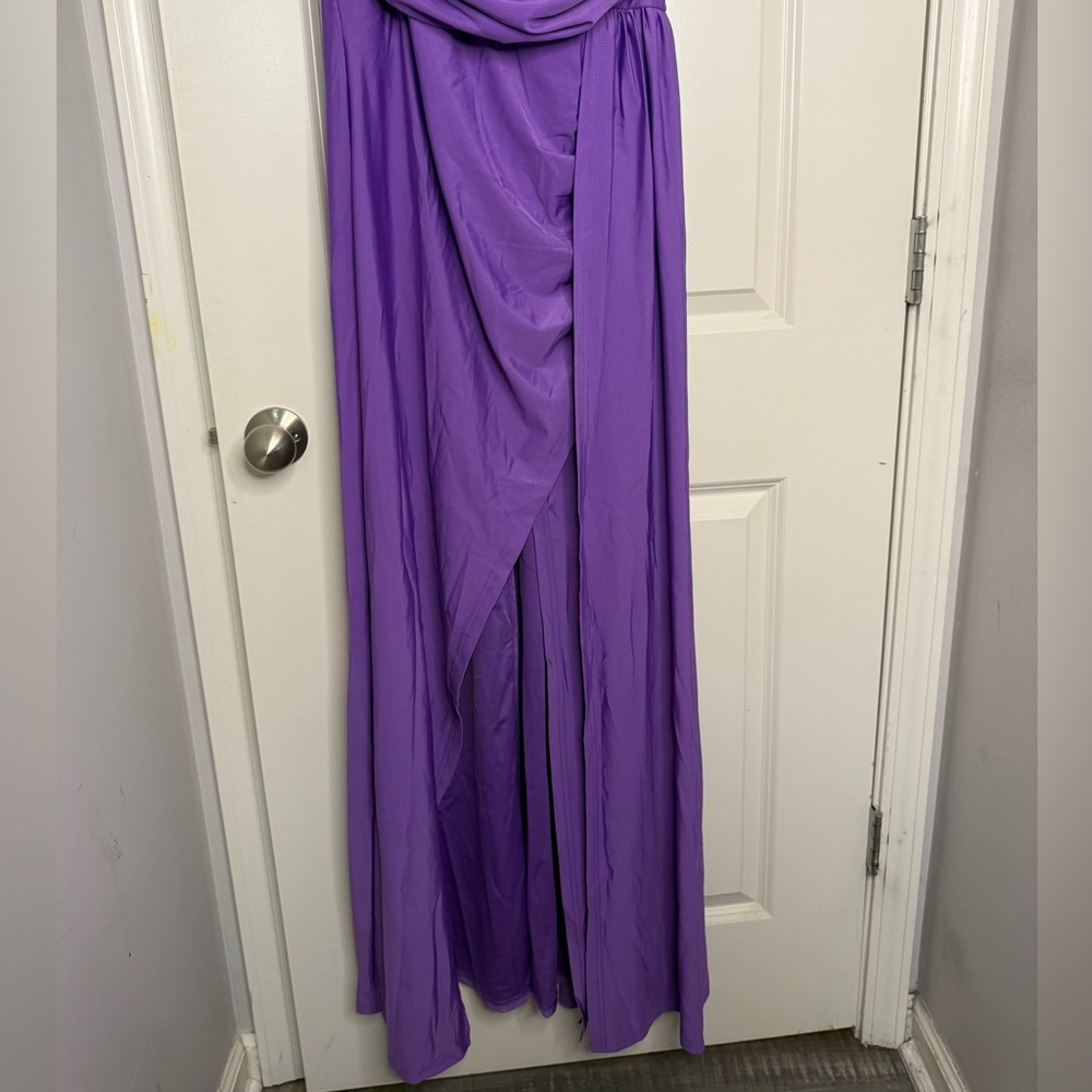 Elegant Off-Shoulder Purple Maxi Dress with Front Slit - Picture 4 of 7